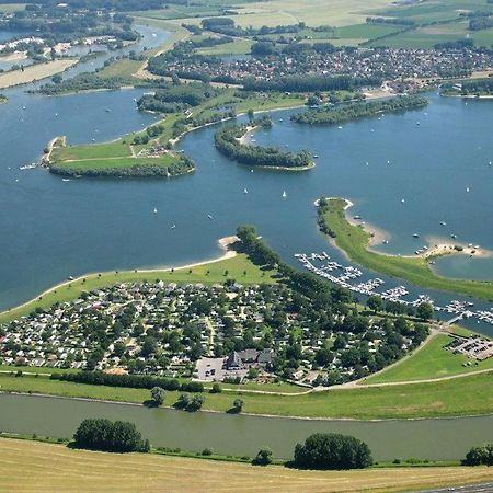 Recreatiepark Jachthaven De Veerstal Lathum - Luxe Chalet Exterior foto
