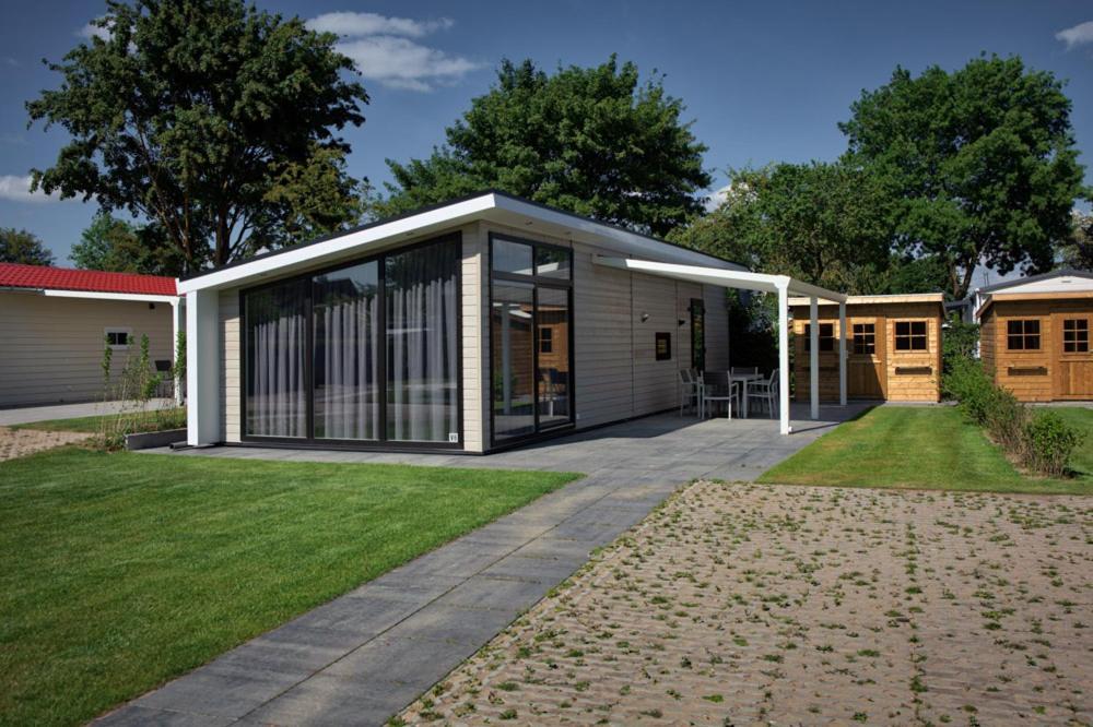 Recreatiepark Jachthaven De Veerstal Lathum - Luxe Chalet Exterior foto