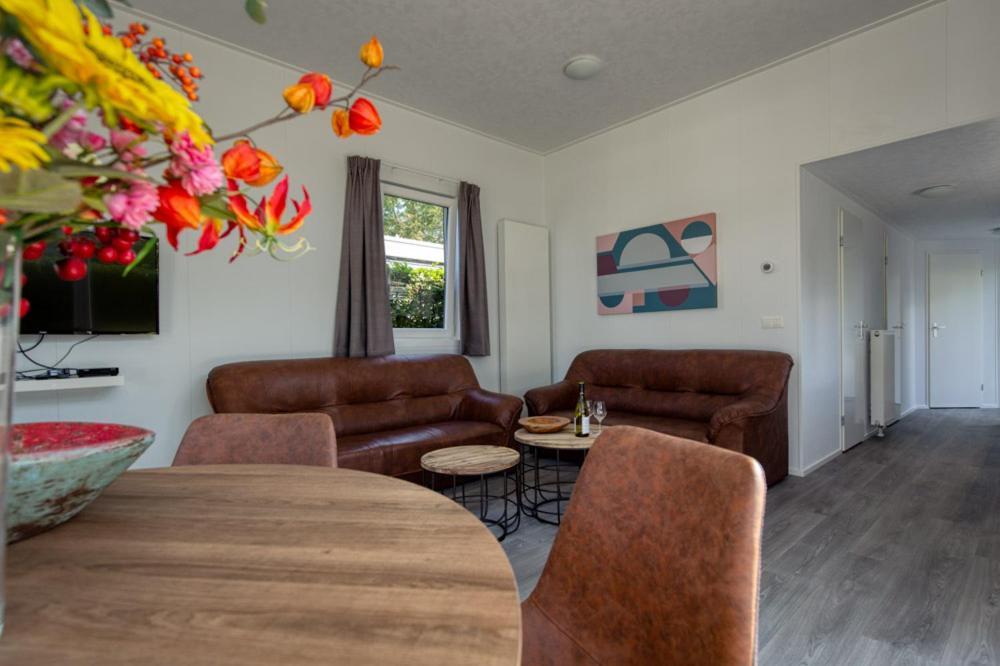 Recreatiepark Jachthaven De Veerstal Lathum - Luxe Chalet Exterior foto