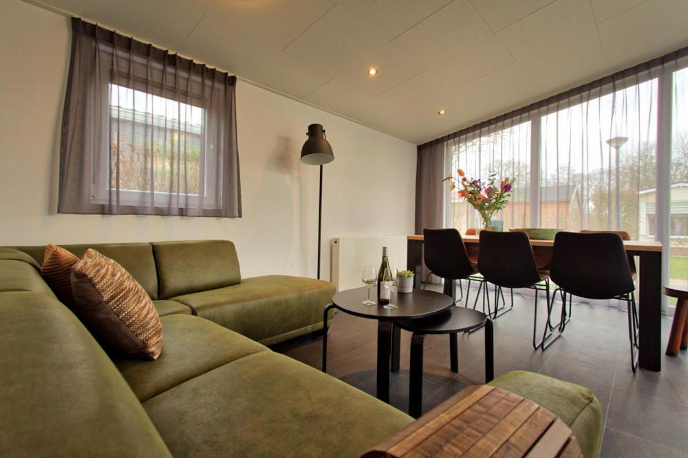 Recreatiepark Jachthaven De Veerstal Lathum - Luxe Chalet Exterior foto