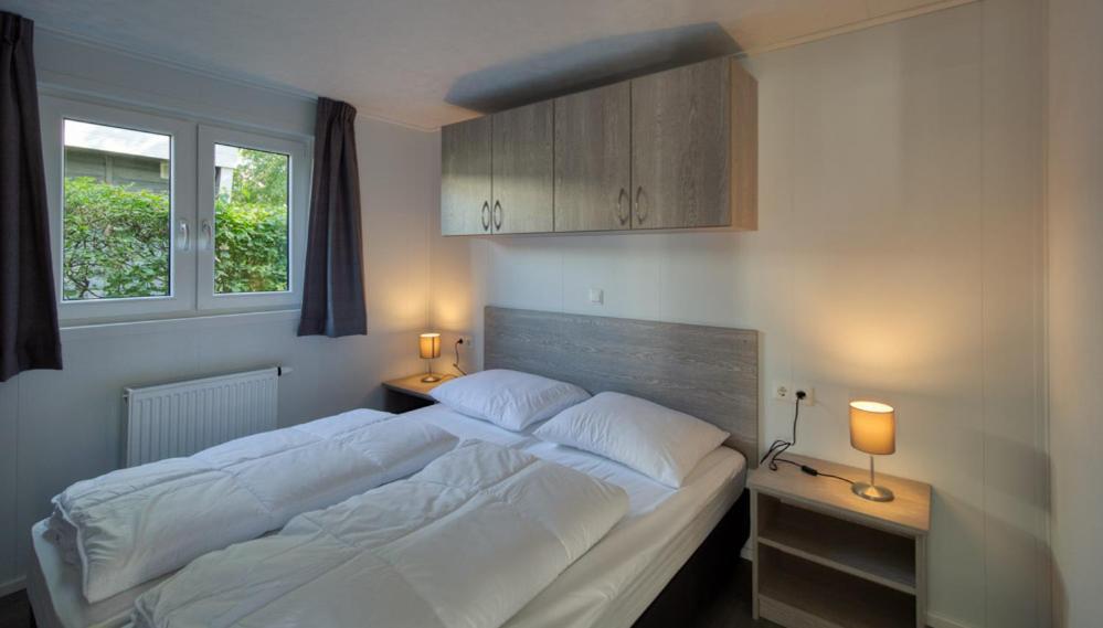 Recreatiepark Jachthaven De Veerstal Lathum - Luxe Chalet Exterior foto