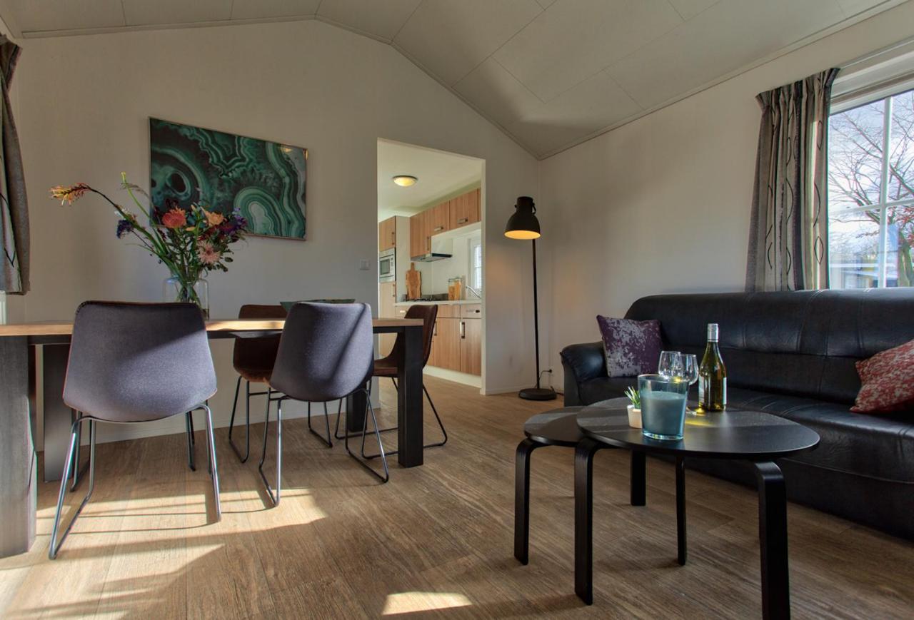 Recreatiepark Jachthaven De Veerstal Lathum - Luxe Chalet Exterior foto