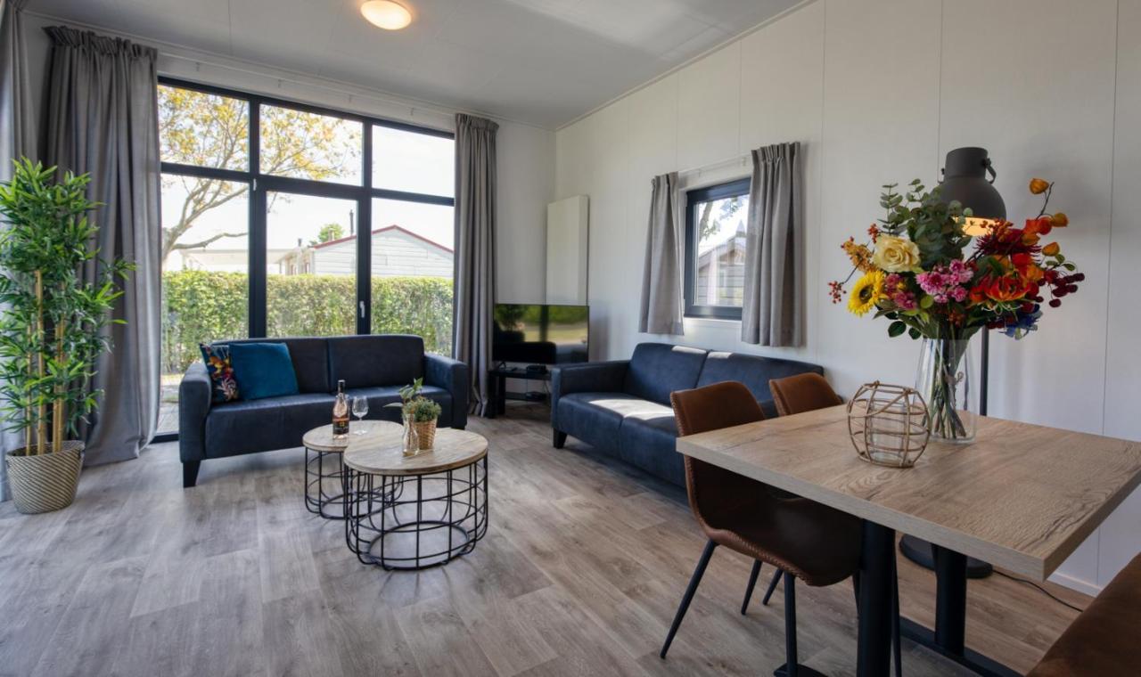Recreatiepark Jachthaven De Veerstal Lathum - Luxe Chalet Exterior foto